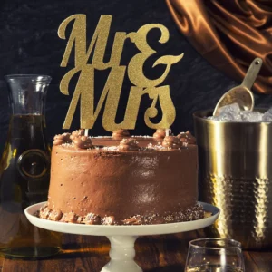 Mr & Mrs – kuldne tordikaunistus