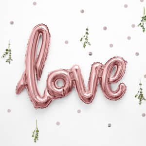 Love – roosakuldne fooliumist õhupall, 73×59 cm