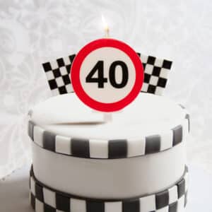 40 keelatud – tordiküünal